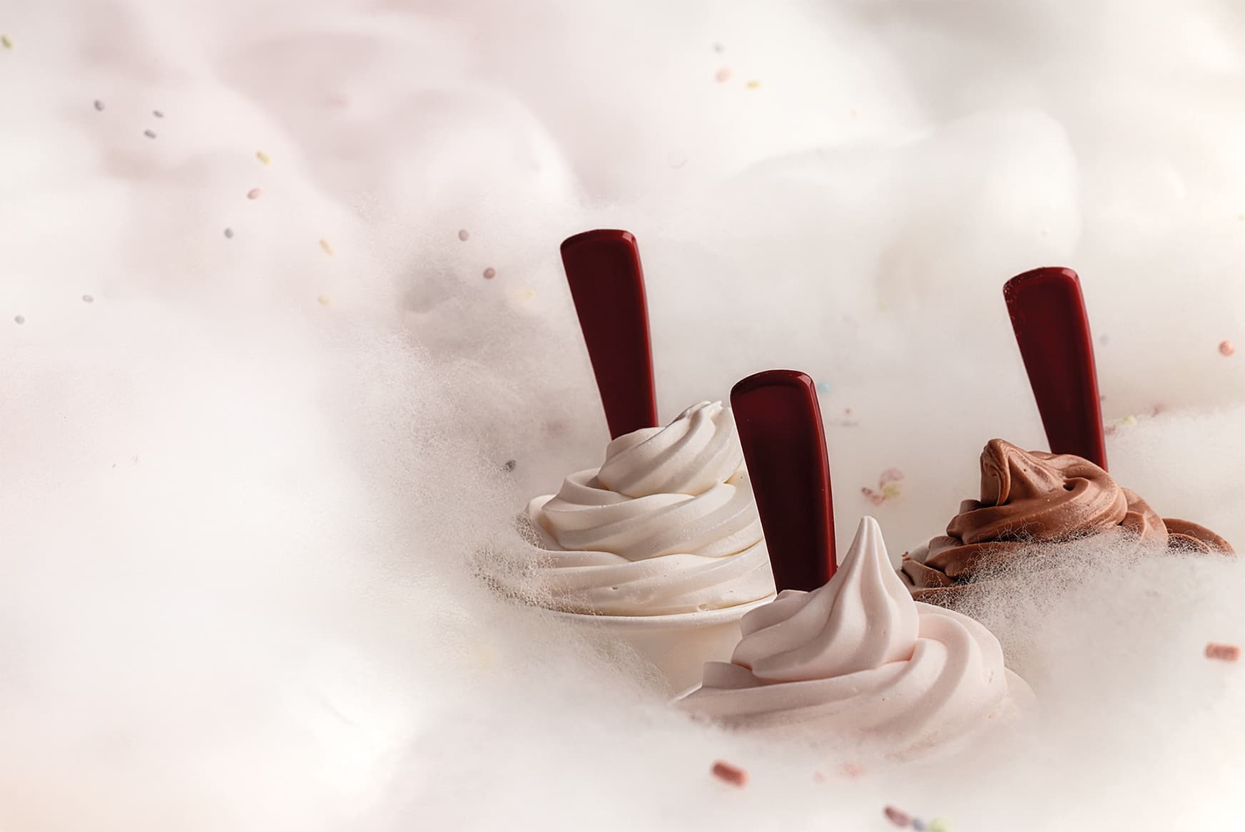 Helados soft de guga con cucharas bordó